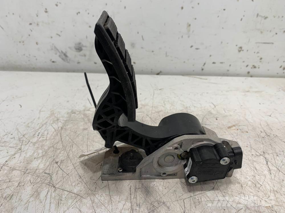 Volvo VNL Other components