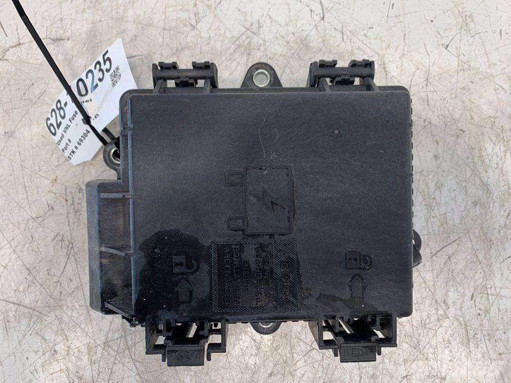 Volvo VNL Electronics