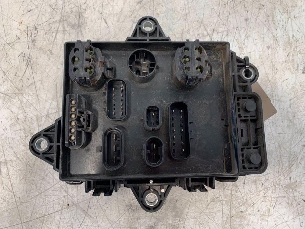 Volvo VNL Electronics