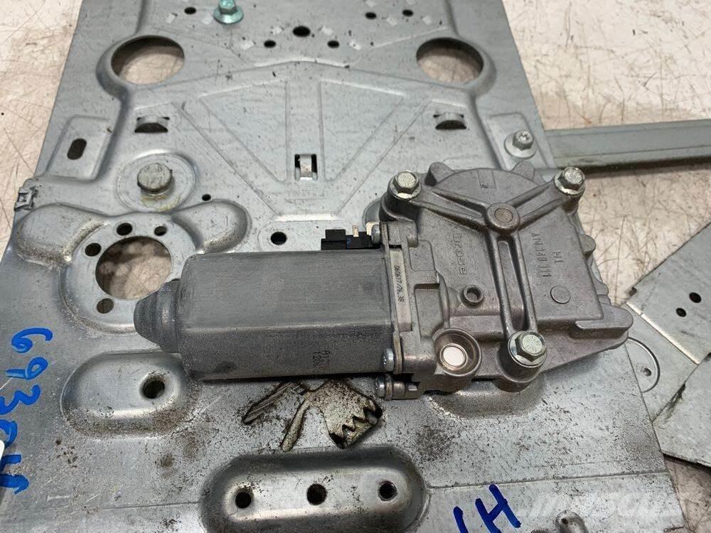 Volvo VNL Other components