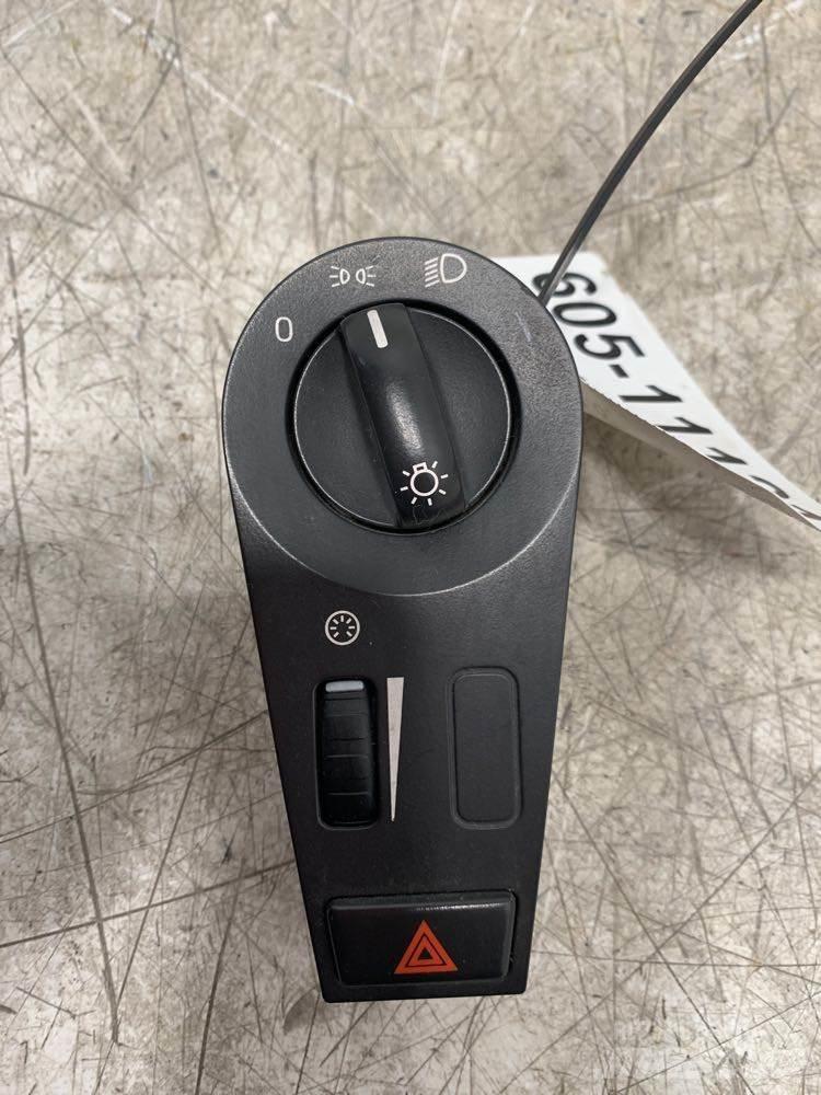 Volvo VNL Electronics