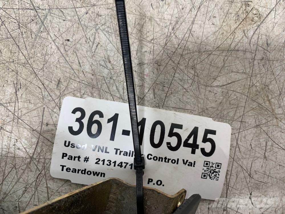 Volvo VNL Other components