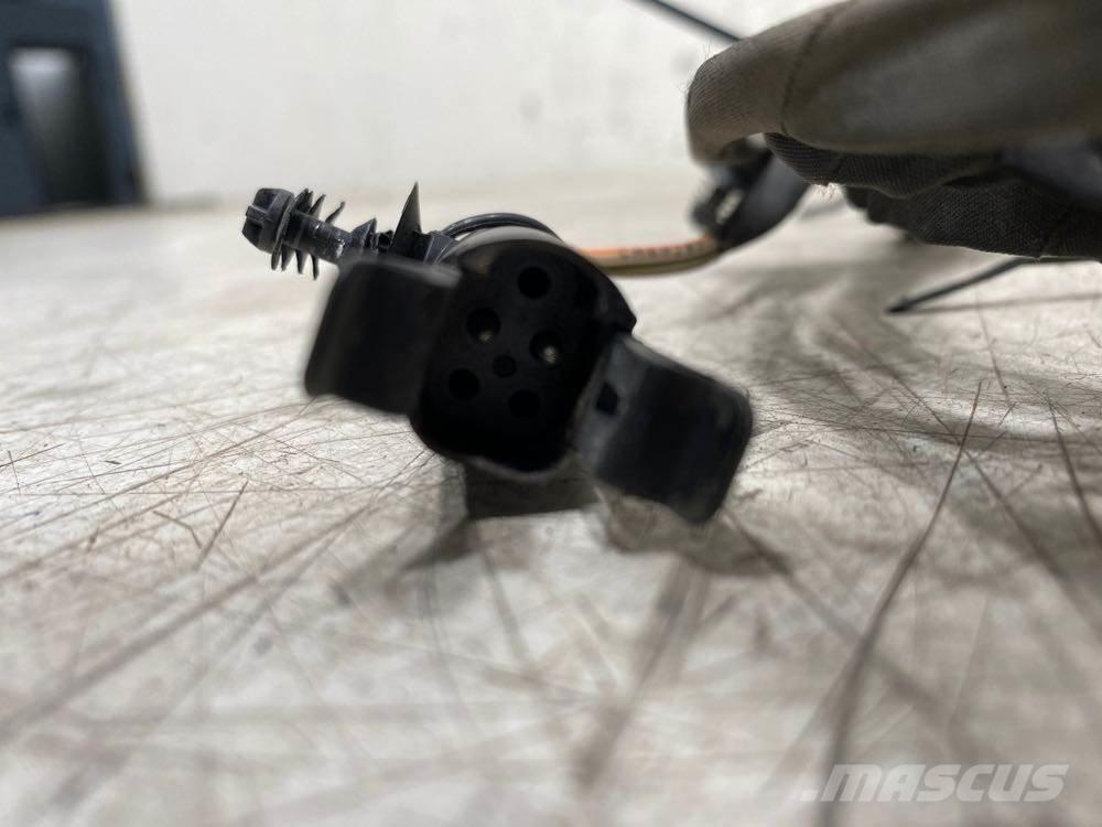 Volvo VNL Other components