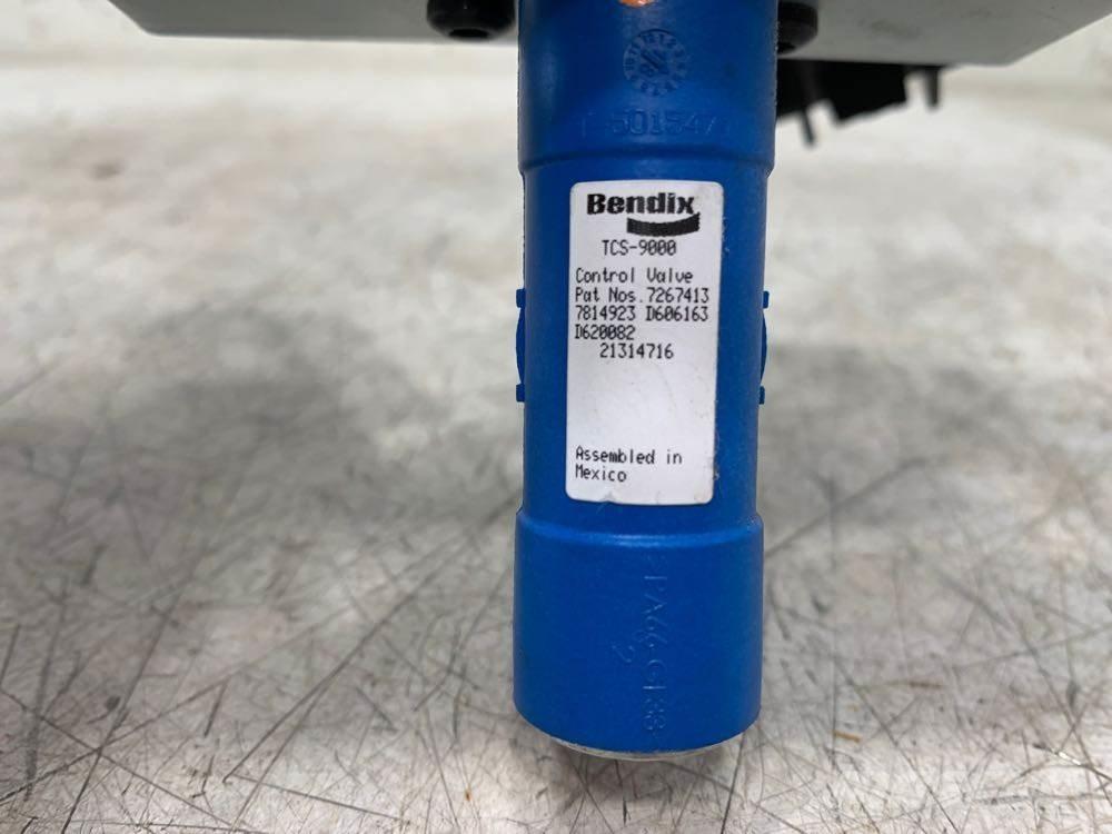 Volvo VNL Other components