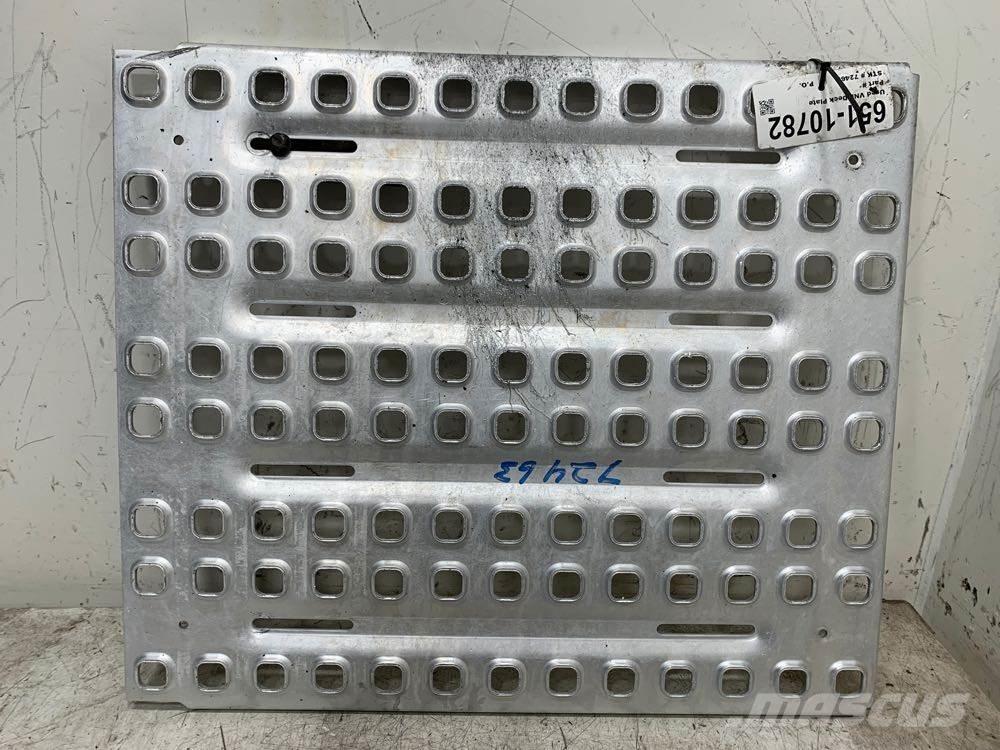 Volvo VNL Other components
