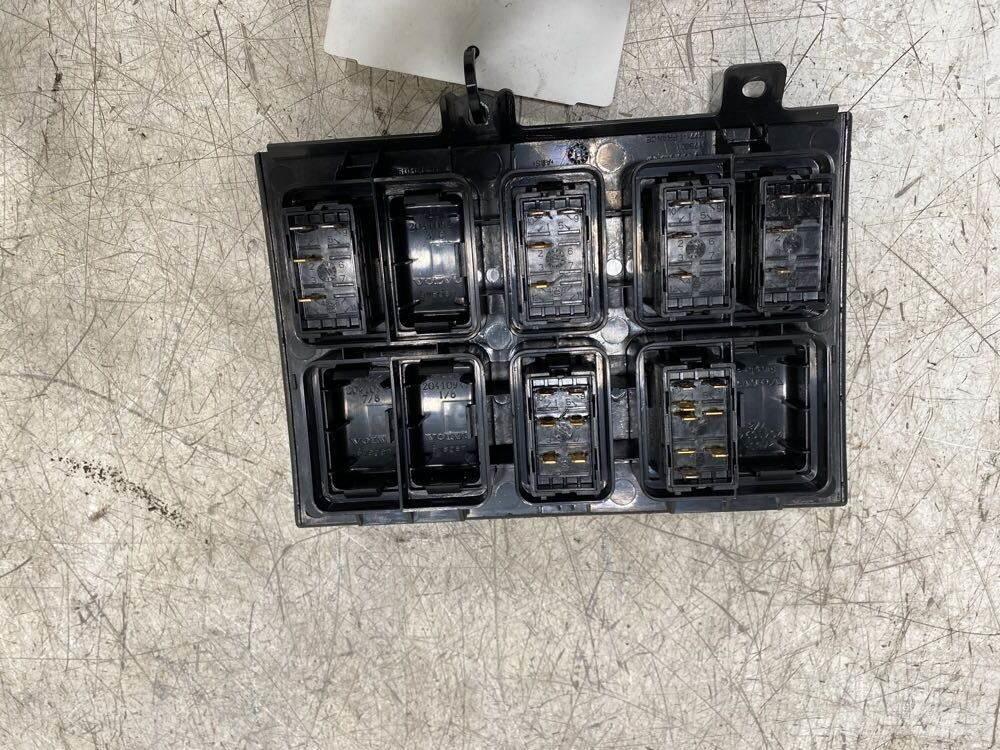 Volvo VNL Electronics