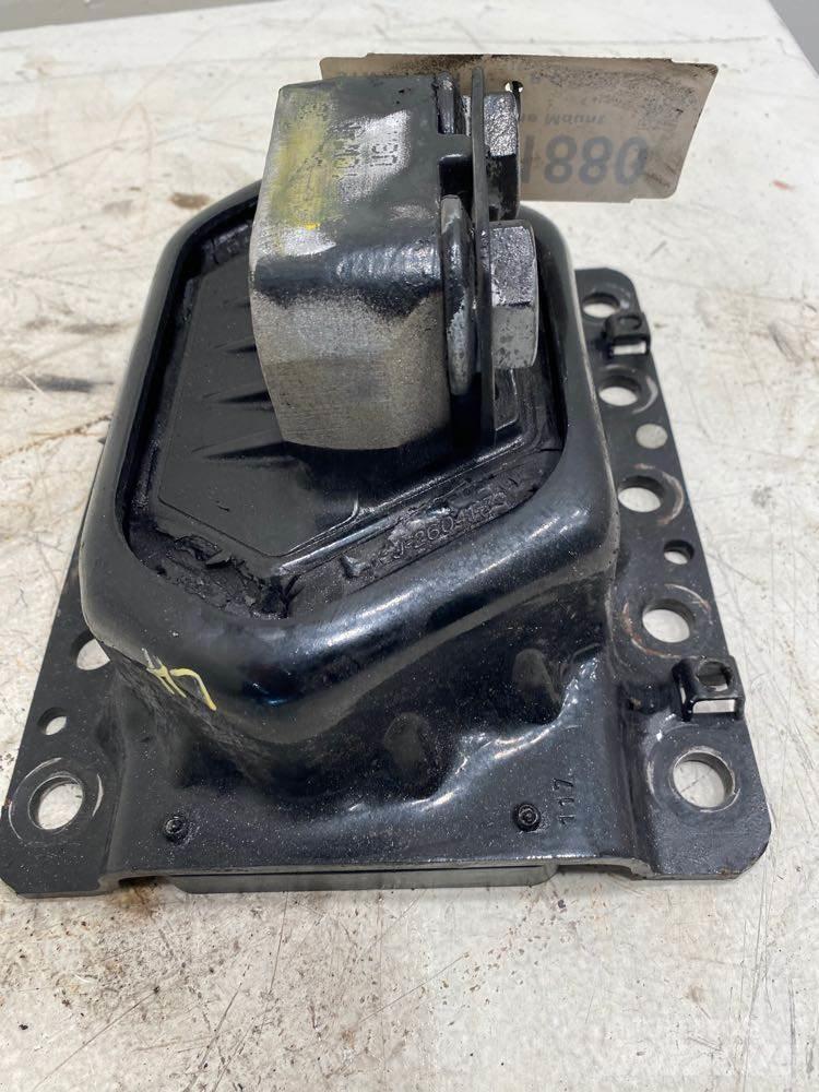 Volvo VNL Other components