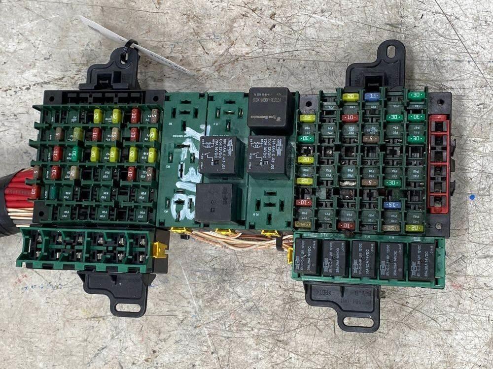 Volvo VNL Electronics