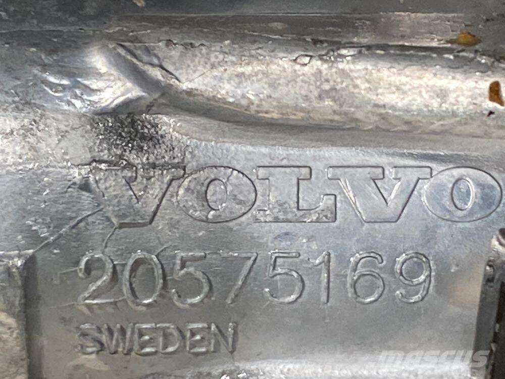 Volvo VNL Other components