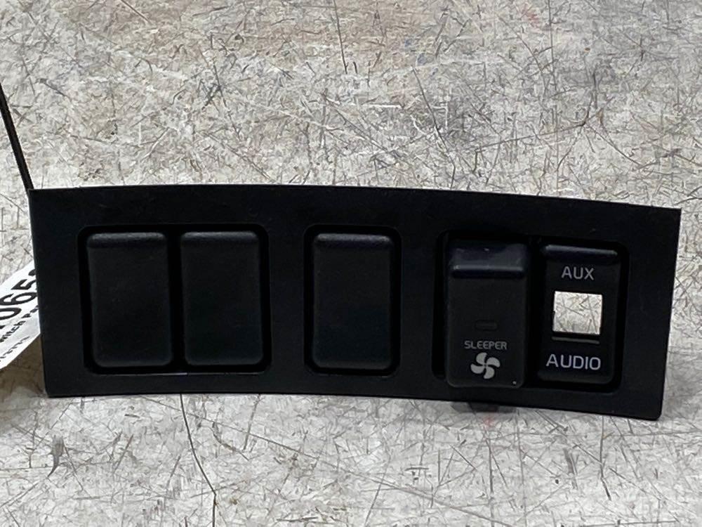 Volvo VNL Electronics