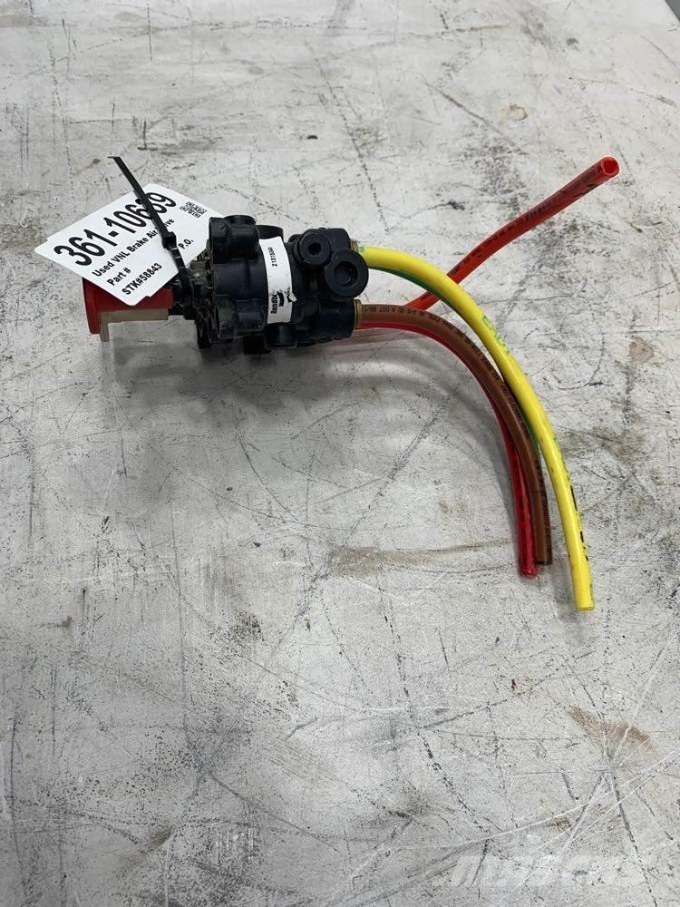 Volvo VNL Other components
