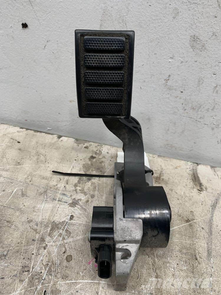 Volvo VNL Other components