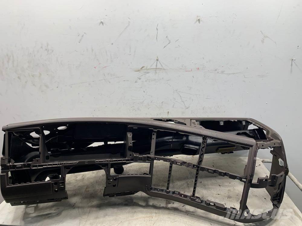 Volvo VNL Other components