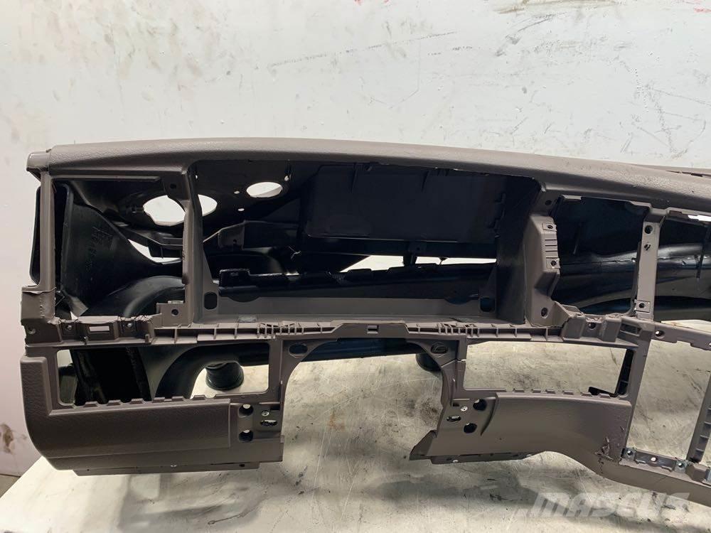 Volvo VNL Other components