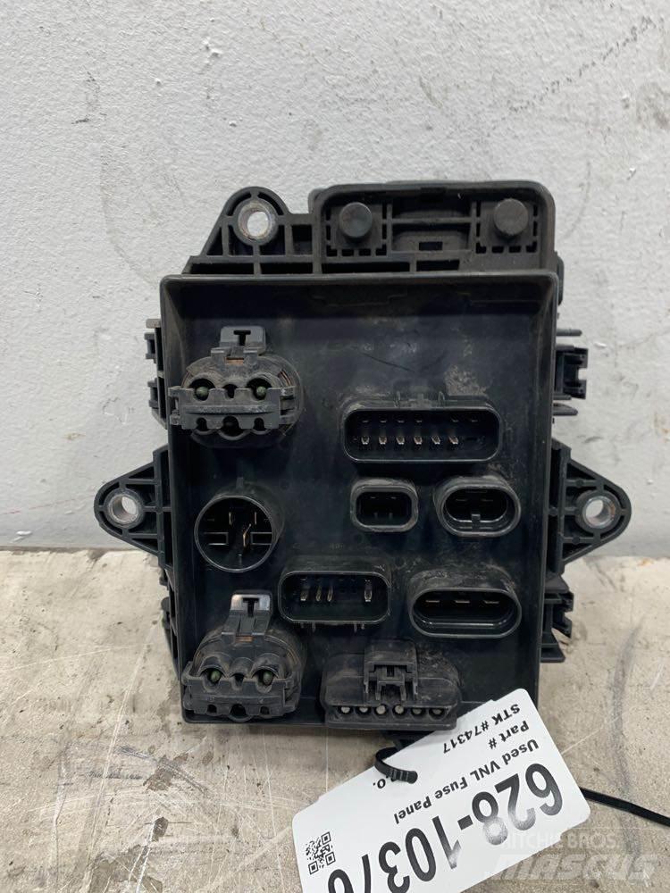 Volvo VNL Electronics