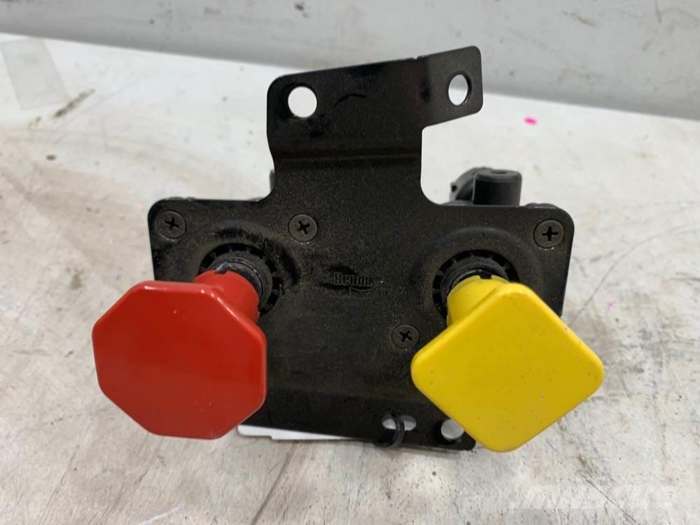 Volvo VNL Other components