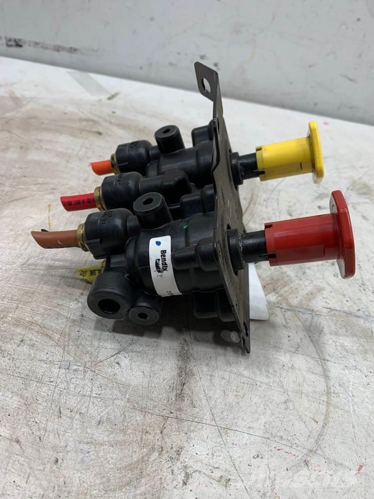 Volvo VNL Other components