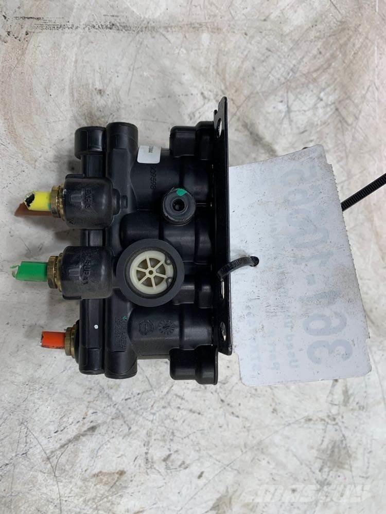 Volvo VNL Other components