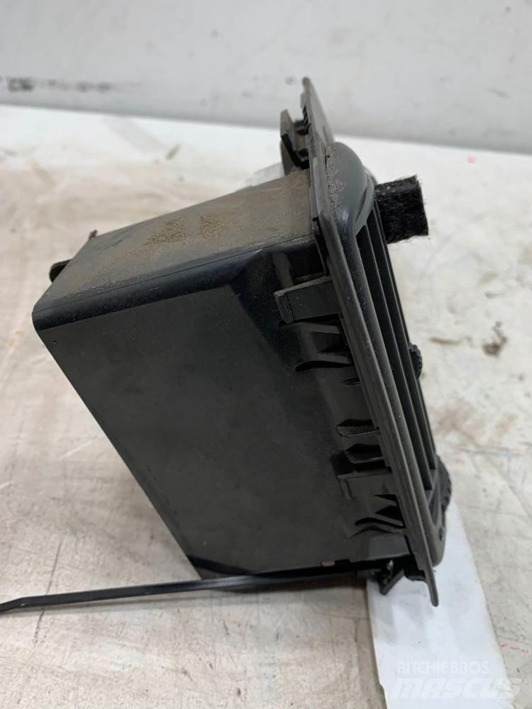 Volvo VNL Electronics