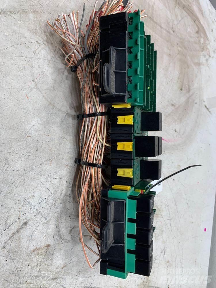 Volvo VNL Electronics