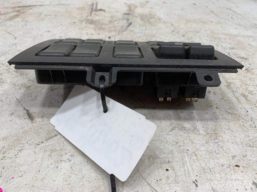Volvo VNL Electronics