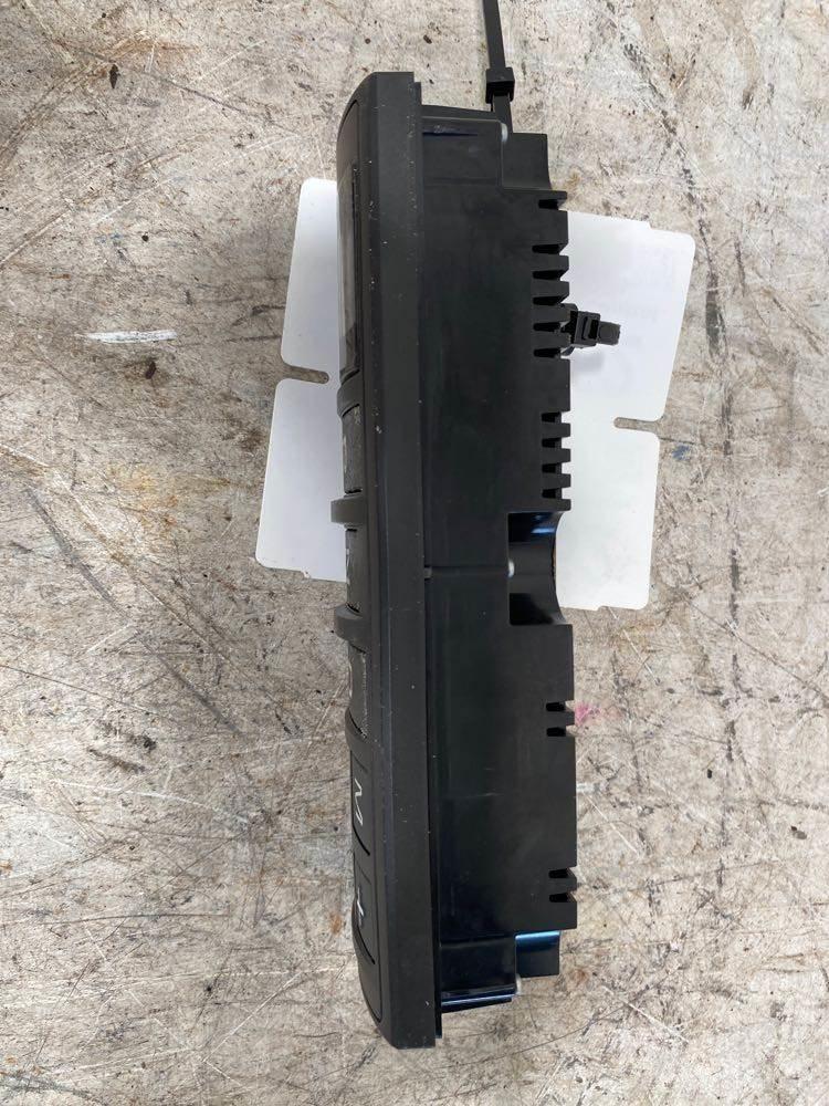 Volvo VNR Electronics