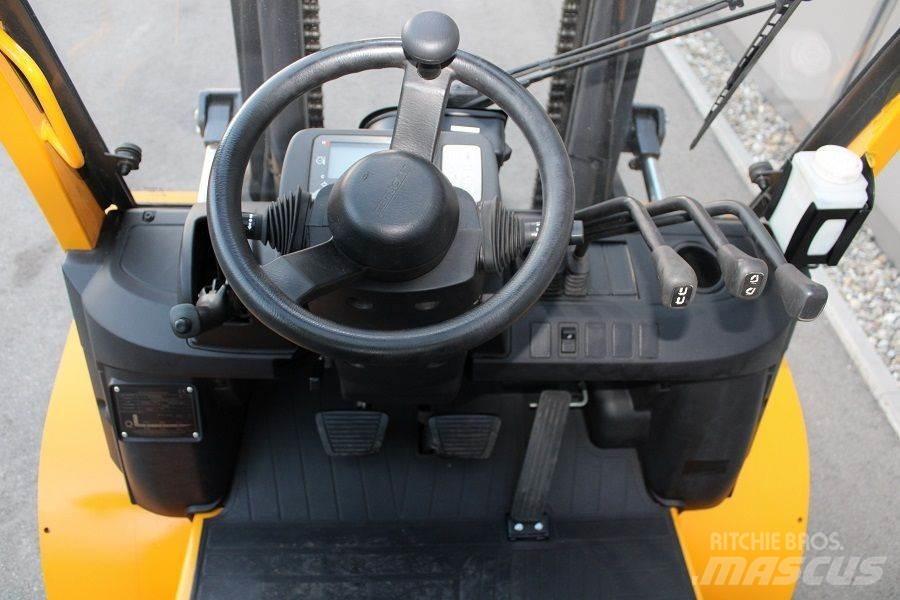 TCM D-1-F-A-40-Q Diesel trucks