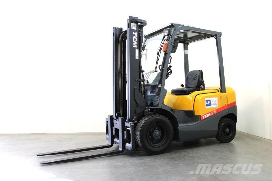 TCM FD 25 T 3 Diesel trucks