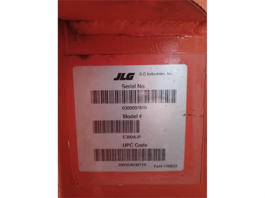 JLG E300AJP Articulated boom lifts