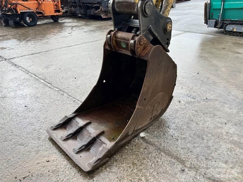 Komatsu PC 210-6K Crawler excavators