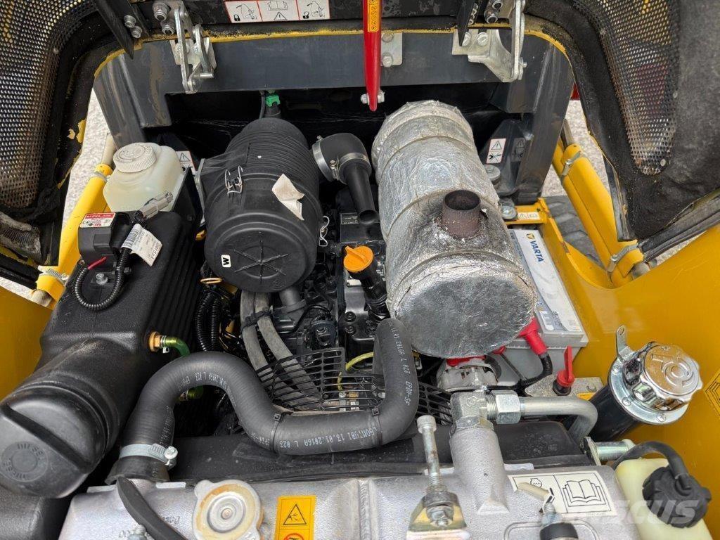 Komatsu SK714-5 Skid steer loaders