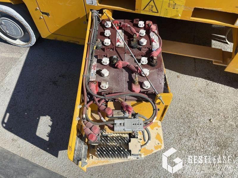 Genie GS-2646 Articulated boom lifts
