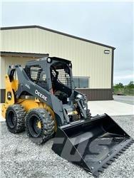 John Deere 318G Skid steer loaders