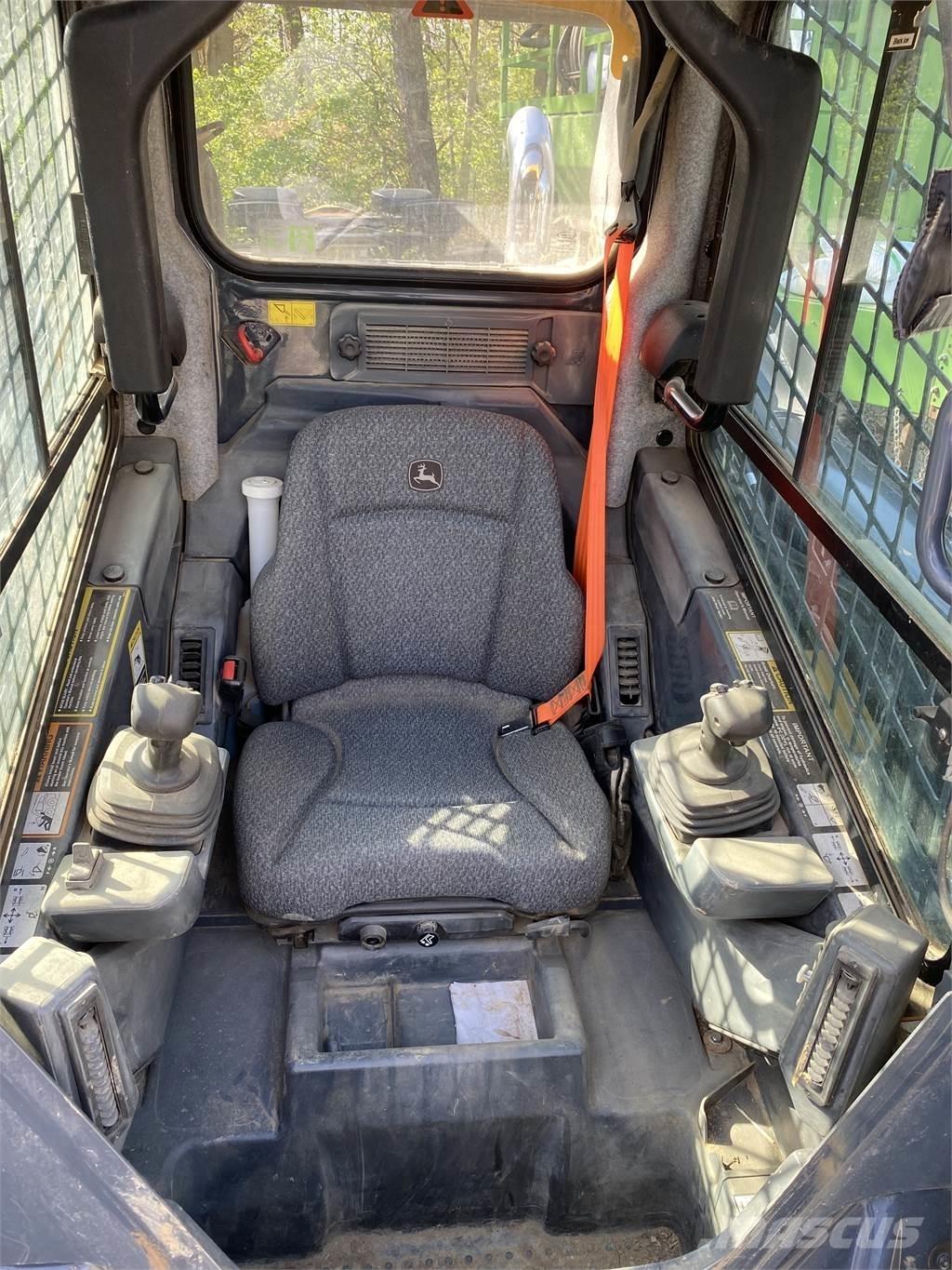 John Deere 325G Skid steer loaders