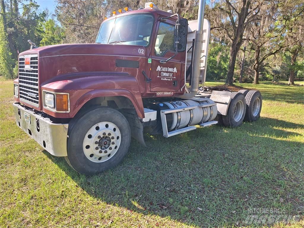 Mack CHU613 Prime Movers