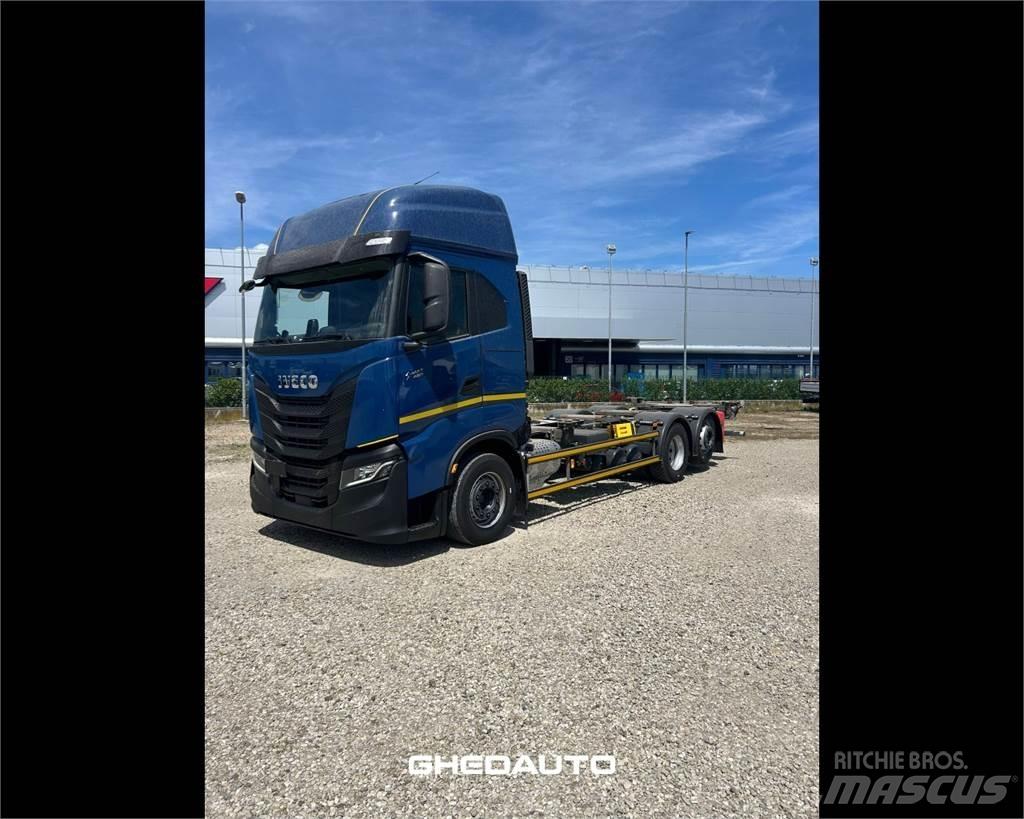 Iveco AS260S48S Box trucks