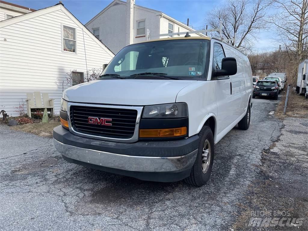 GMC Savana Panel vans