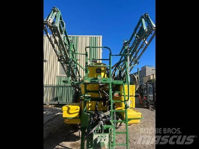 John Deere 824 SE Trailed sprayers