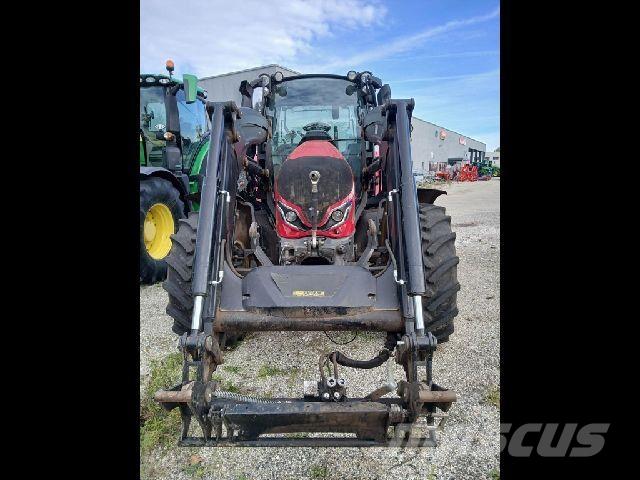 Valtra G115 Tractors