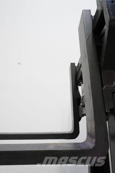 OM Xi 14 Reach truck