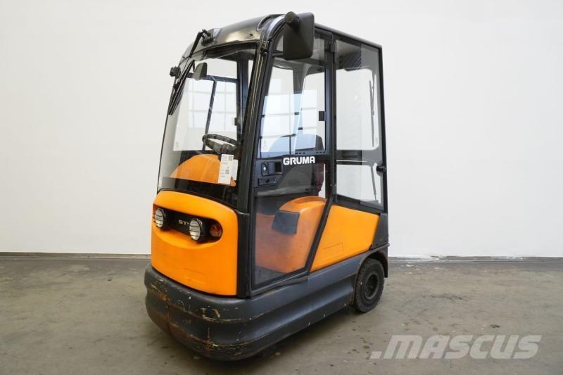 Still R06-06 Tow truck