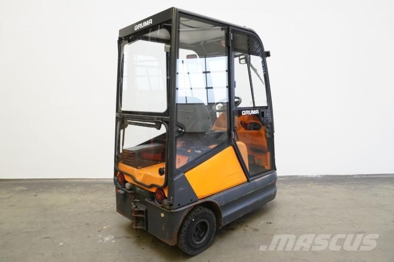 Still R06-06 Tow truck