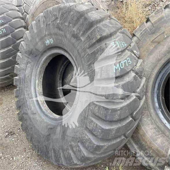 Titan 23.5x25 Tyres, wheels and rims