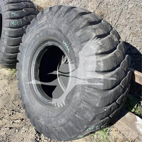Titan 23.5x25 Tyres, wheels and rims