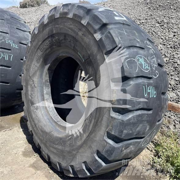 Toyo 35/65x33 Tyres, wheels and rims