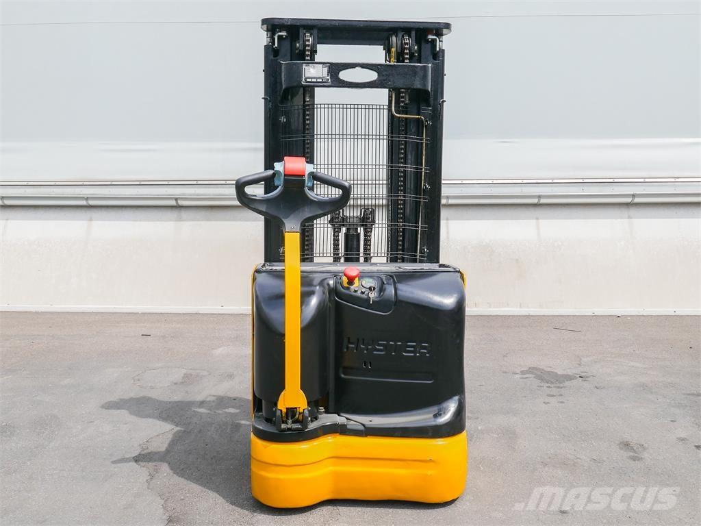 Hyster S 1.4-40 Pedestrian stacker