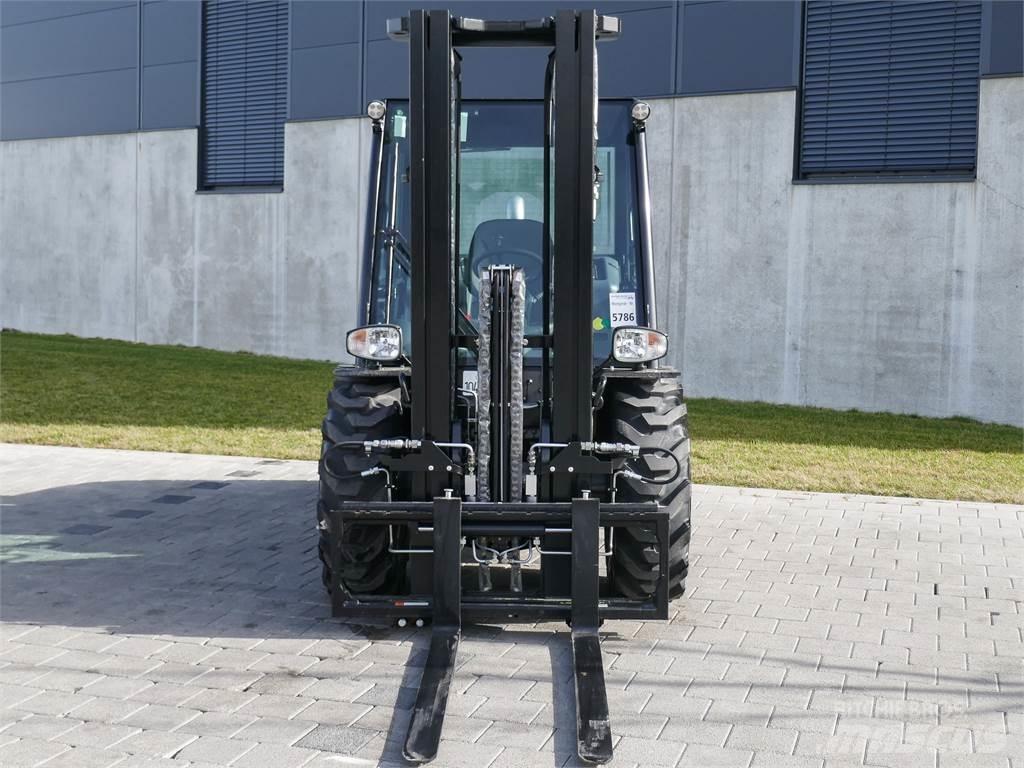 Manitou MC 25-4 Rough terrain truck