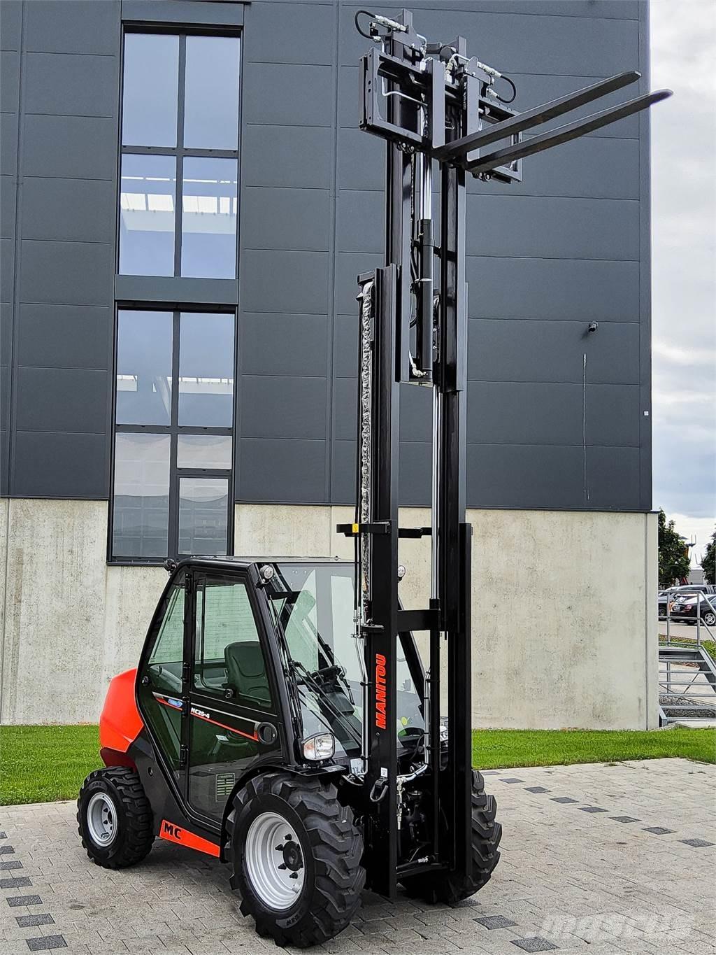 Manitou MC 25-4 Rough terrain truck
