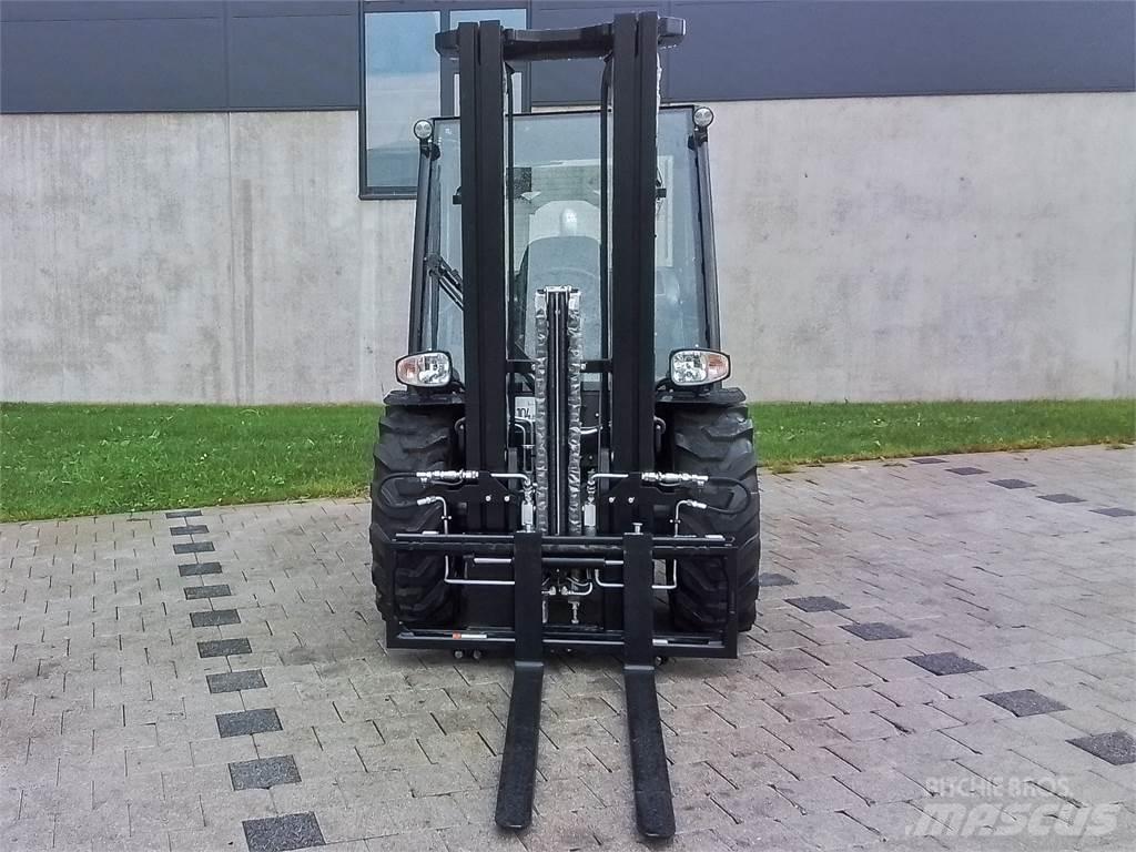 Manitou MC 25-4 Rough terrain truck