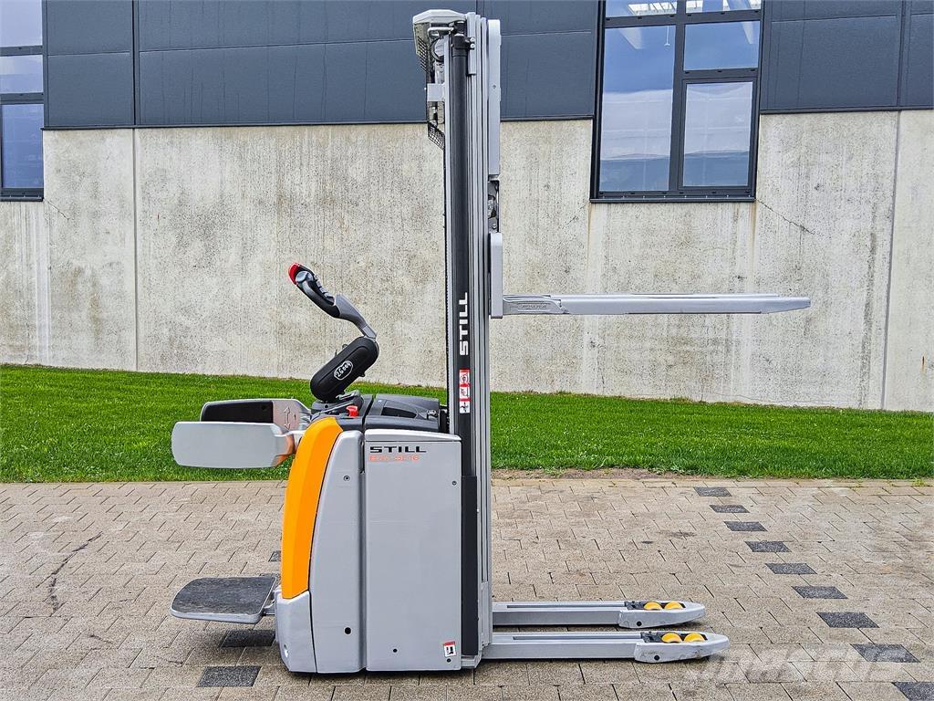 Still EXV SF16i Pedestrian stacker